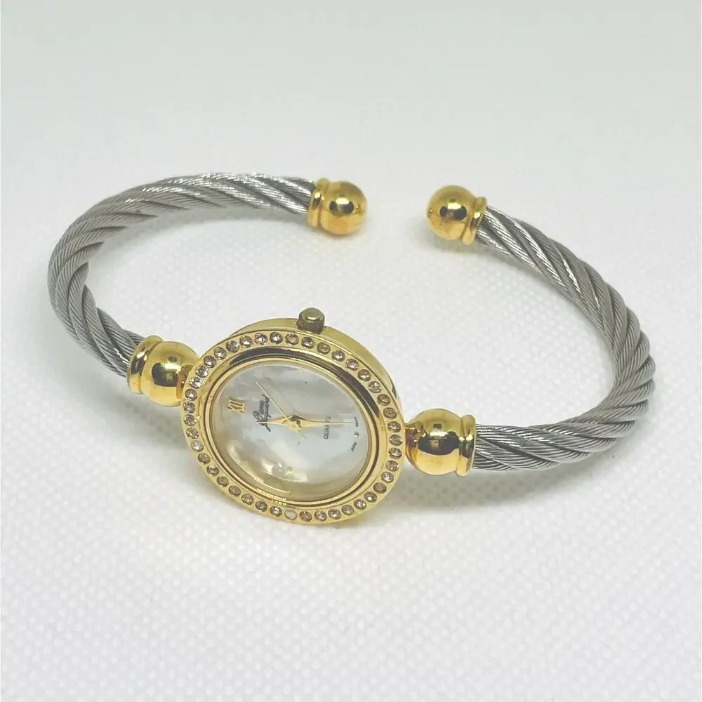 Women's Vintage Gold Watch With Bracelet Band Analog Watch - Fits Size M-L